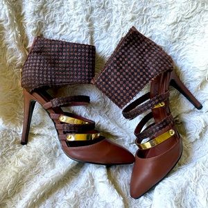 Brown and gold pointed-toe heels 🤎💛